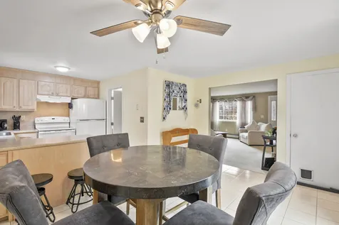 9 Oakridge Drive Londonderry NH 03053