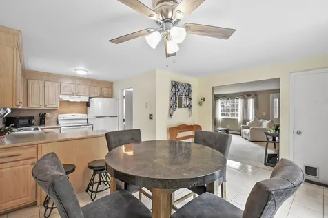9 Oakridge Drive Londonderry NH 03053