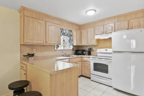9 Oakridge Drive Londonderry NH 03053