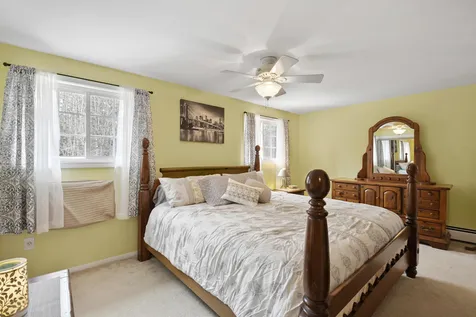 9 Oakridge Drive Londonderry NH 03053