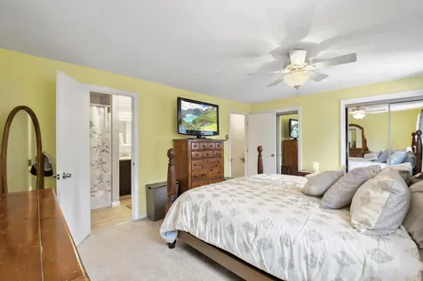 9 Oakridge Drive Londonderry NH 03053