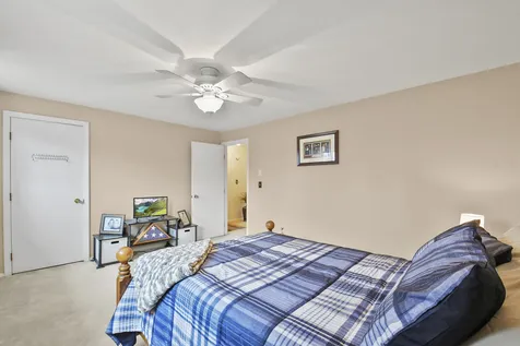 9 Oakridge Drive Londonderry NH 03053