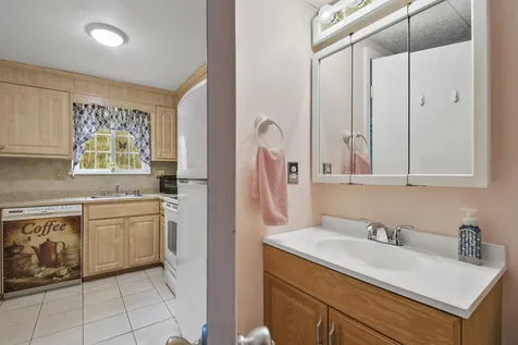 9 Oakridge Drive Londonderry NH 03053