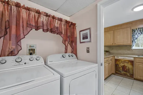 9 Oakridge Drive Londonderry NH 03053