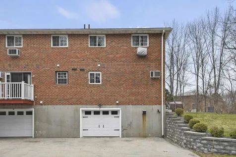 9 Oakridge Drive Londonderry NH 03053