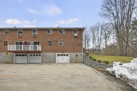 9 Oakridge Drive Londonderry NH 03053