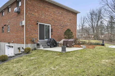 9 Oakridge Drive Londonderry NH 03053