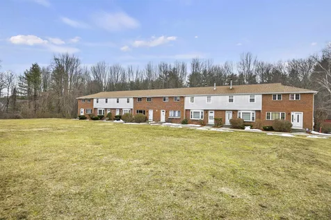 9 Oakridge Drive Londonderry NH 03053