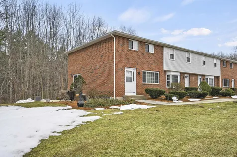 9 Oakridge Drive Londonderry NH 03053