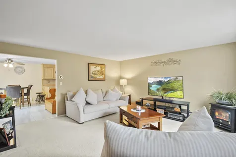 9 Oakridge Drive Londonderry NH 03053