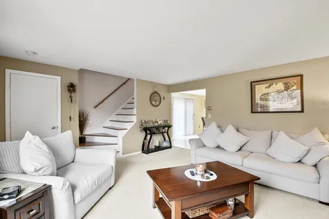 9 Oakridge Drive Londonderry NH 03053
