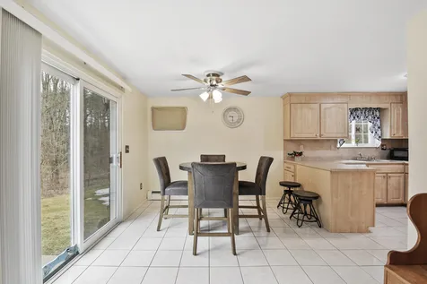 9 Oakridge Drive Londonderry NH 03053