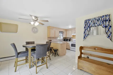 9 Oakridge Drive Londonderry NH 03053