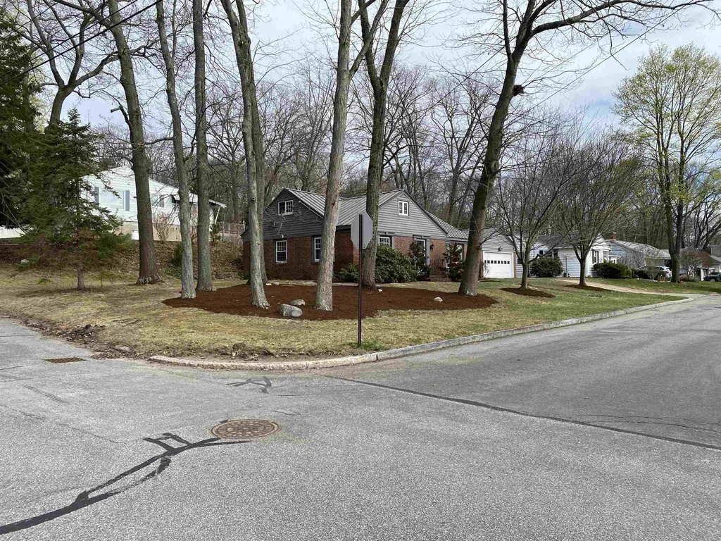 101 Bruce Road Manchester NH 03104