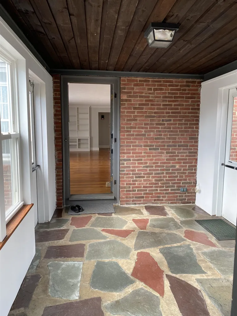 101 Bruce Road Manchester NH 03104