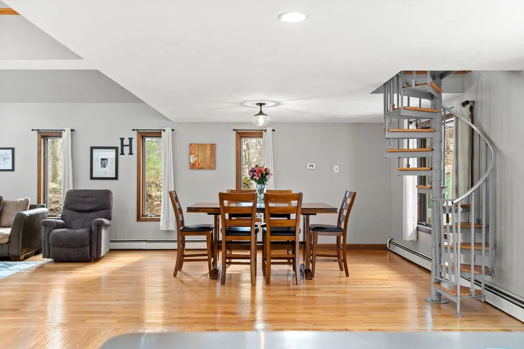 68 Hampstead Road Danville NH 03819