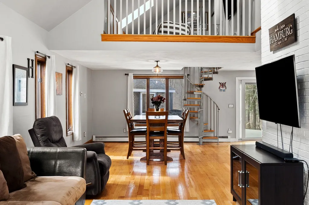 68 Hampstead Road Danville NH 03819