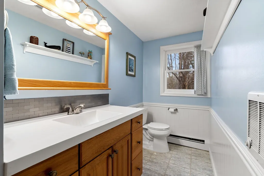 68 Hampstead Road Danville NH 03819