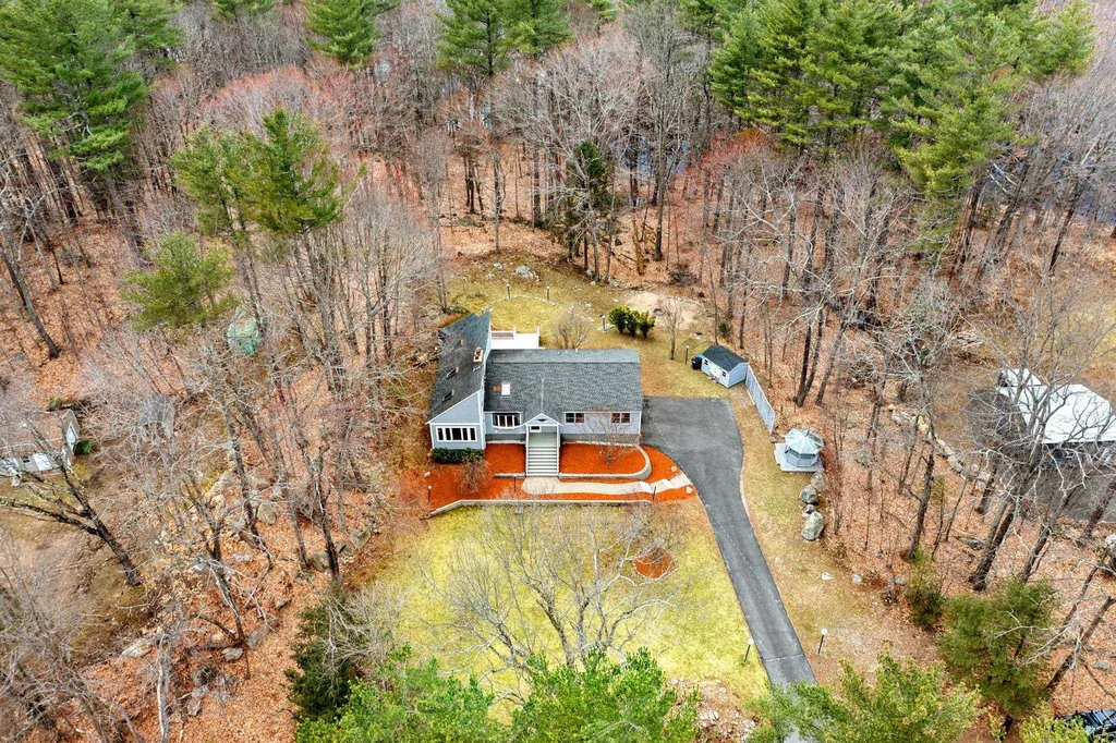 68 Hampstead Road Danville NH 03819
