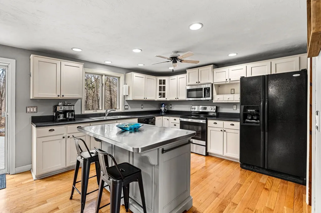 68 Hampstead Road Danville NH 03819