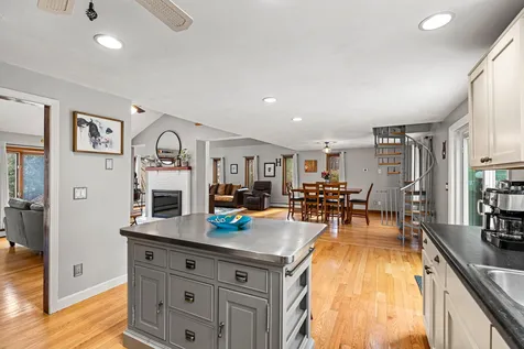 68 Hampstead Road Danville NH 03819