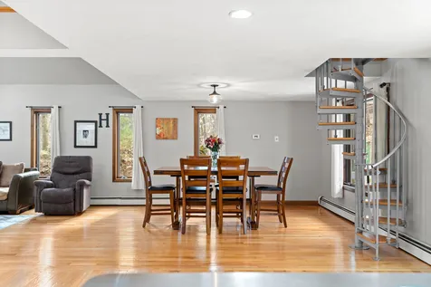 68 Hampstead Road Danville NH 03819