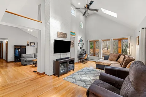 68 Hampstead Road Danville NH 03819