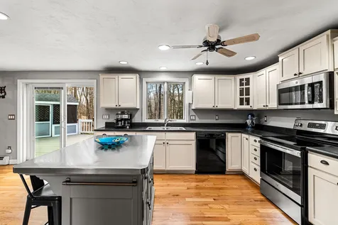 68 Hampstead Road Danville NH 03819