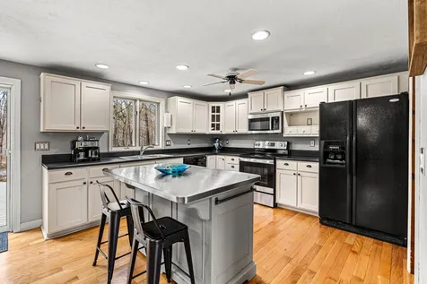68 Hampstead Road Danville NH 03819
