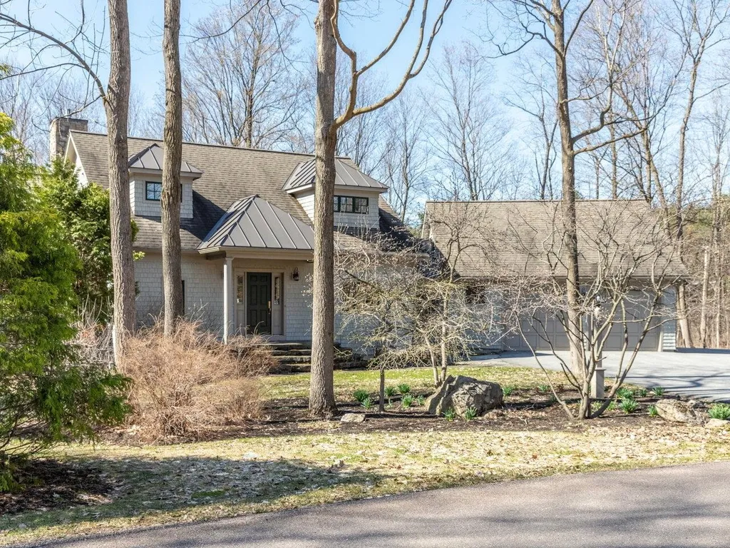 16 Wildwood Court Shelburne VT 05482