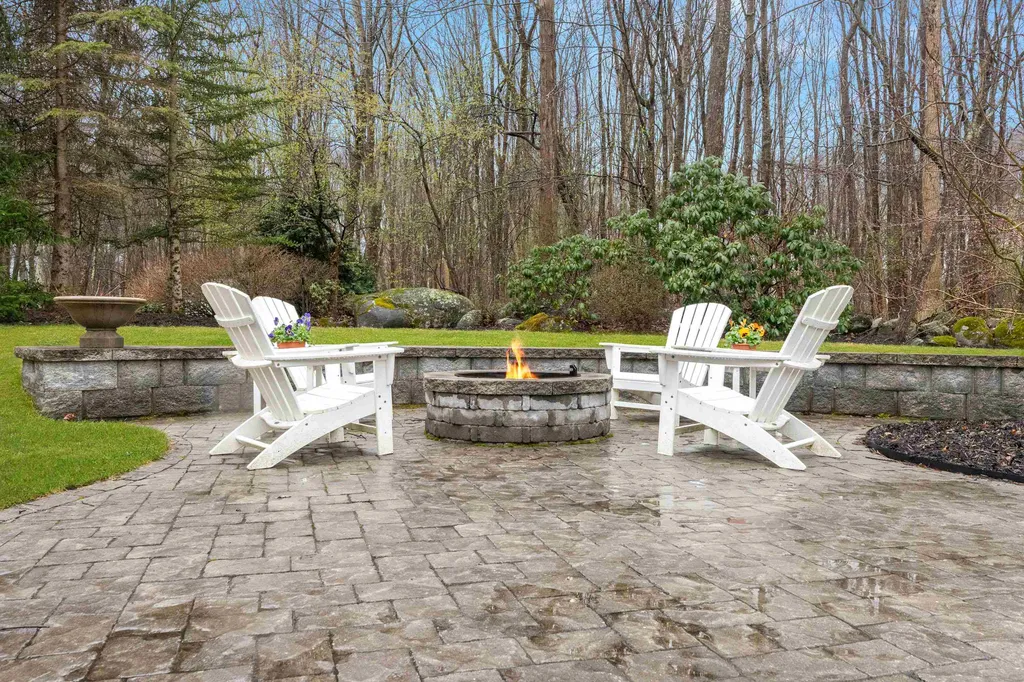3 Dearborn Brook Circle Exeter NH 03833
