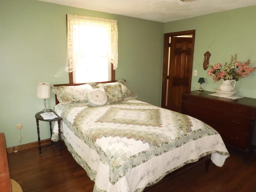 16 Claire Avenue Derry NH 03038