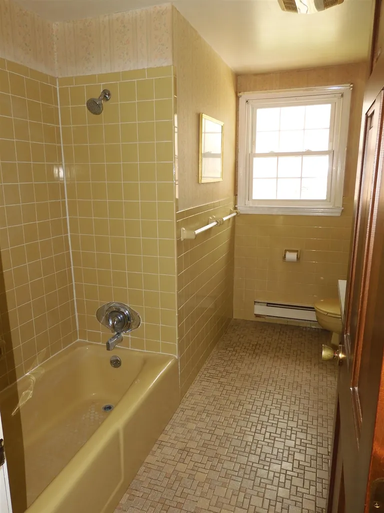 16 Claire Avenue Derry NH 03038