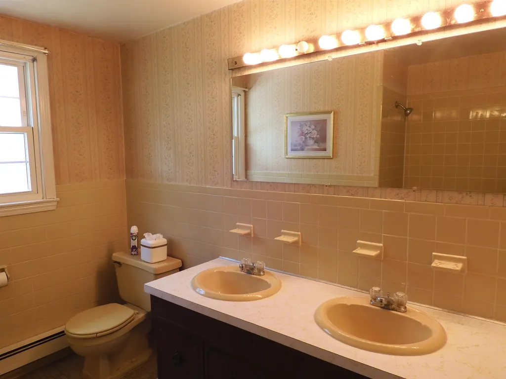 16 Claire Avenue Derry NH 03038