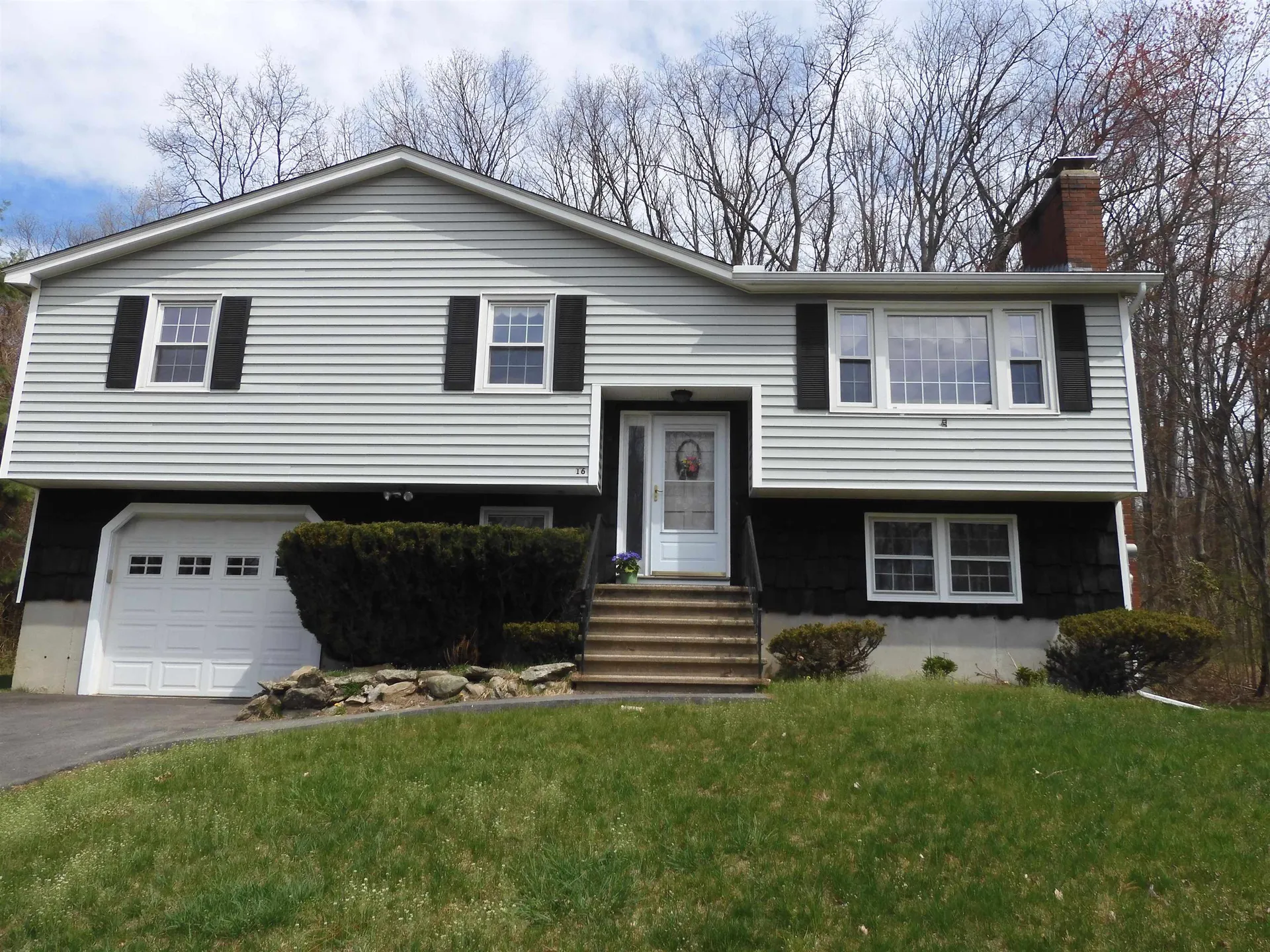 16 Claire Avenue Derry NH 03038