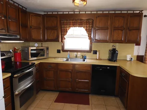 16 Claire Avenue Derry NH 03038