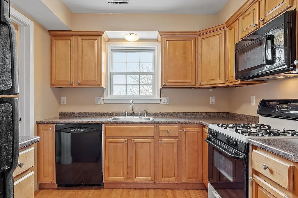 10 Pamela Lane Amesbury MA 01913