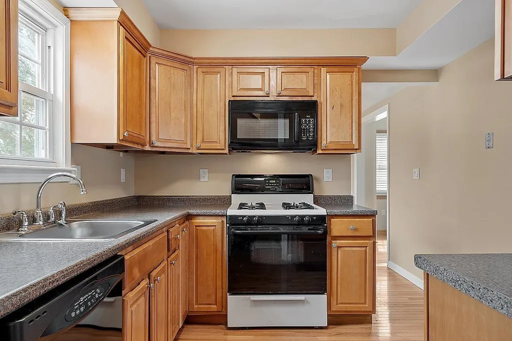 10 Pamela Lane Amesbury MA 01913
