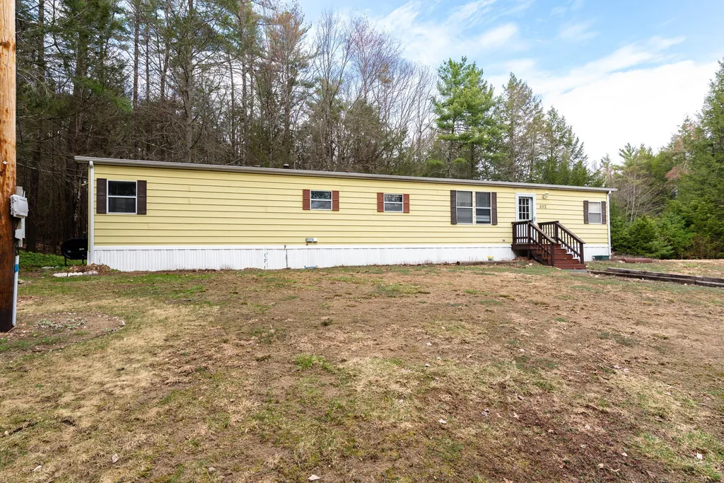 392 Hall Road Barrington NH 03825