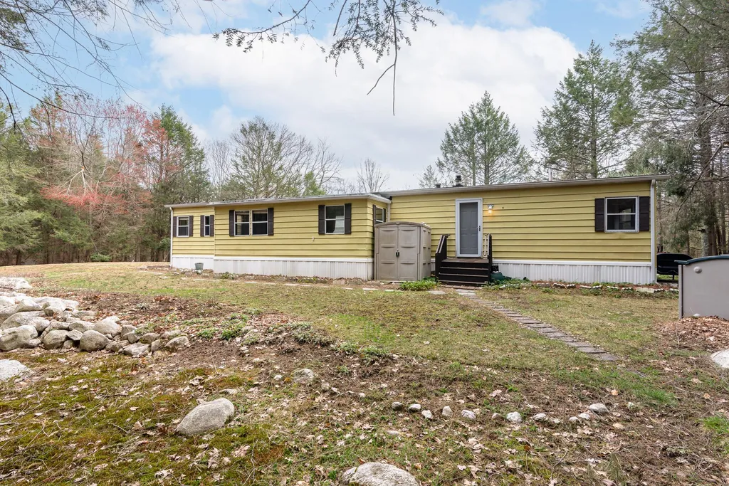 392 Hall Road Barrington NH 03825