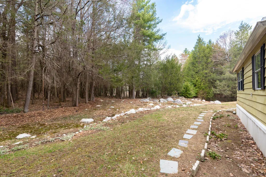 392 Hall Road Barrington NH 03825