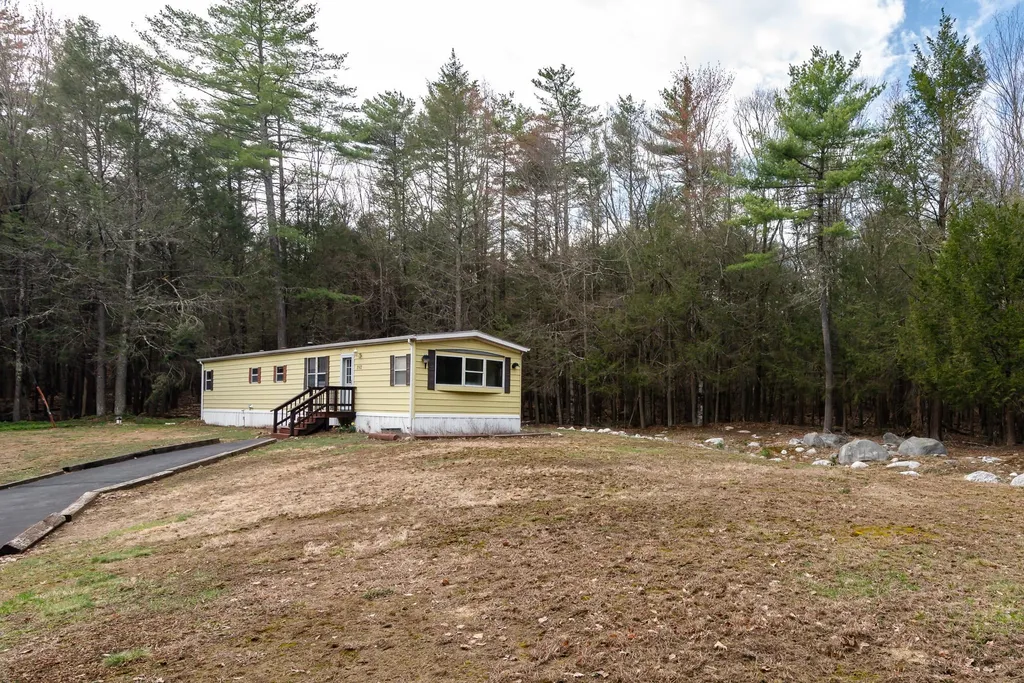 392 Hall Road Barrington NH 03825
