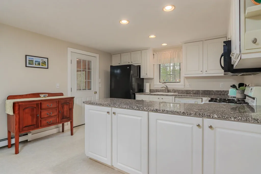 25 Abbott Road Canterbury NH 03224