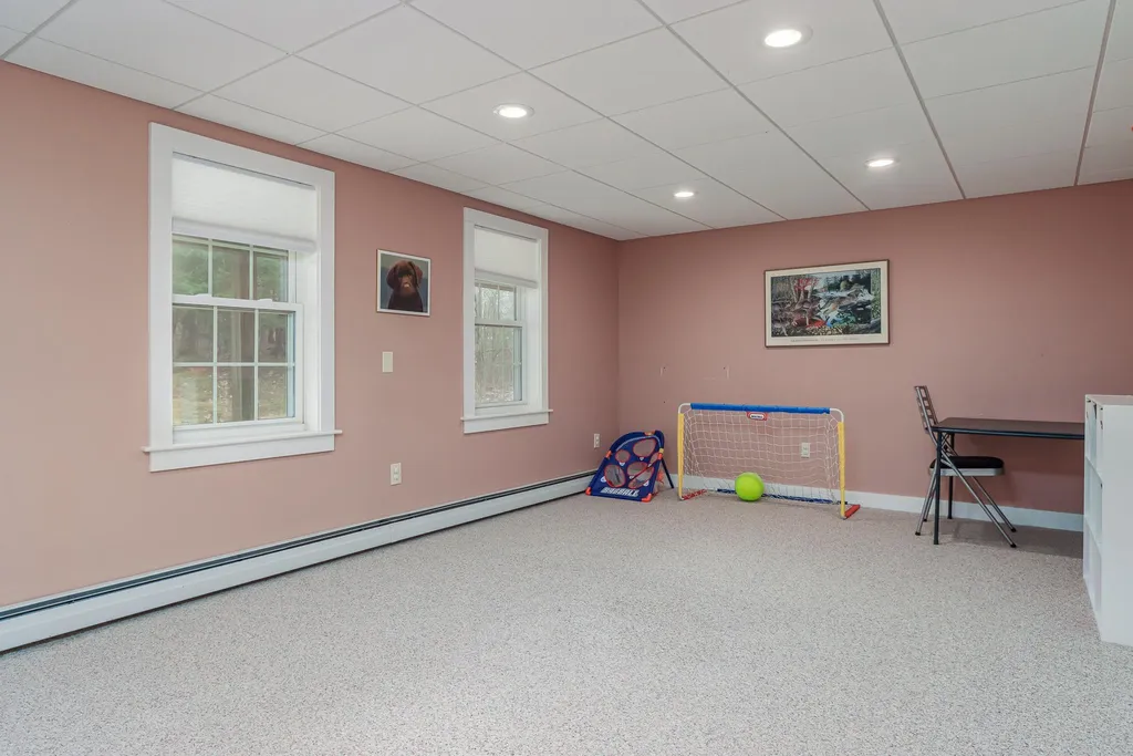 25 Abbott Road Canterbury NH 03224