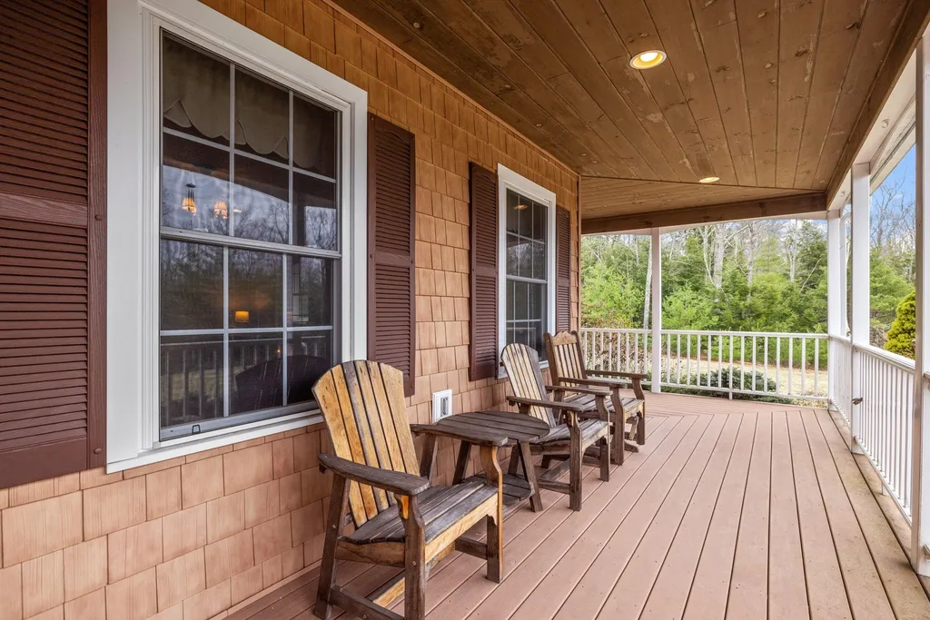44 Mcevoy Lane Epsom NH 03234
