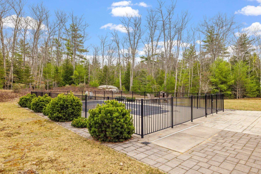 44 Mcevoy Lane Epsom NH 03234