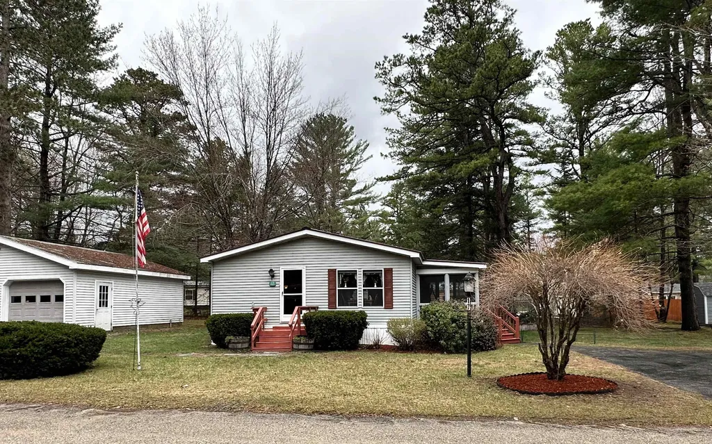 17 Hemlock Drive Tamworth NH 03886