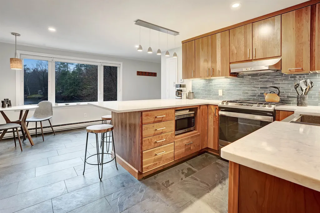 9 Toppan Lane Hampton Falls NH 03844