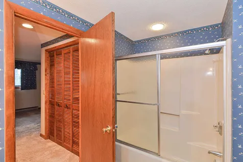 37 Stonehurst Manor Road Conway NH 03818