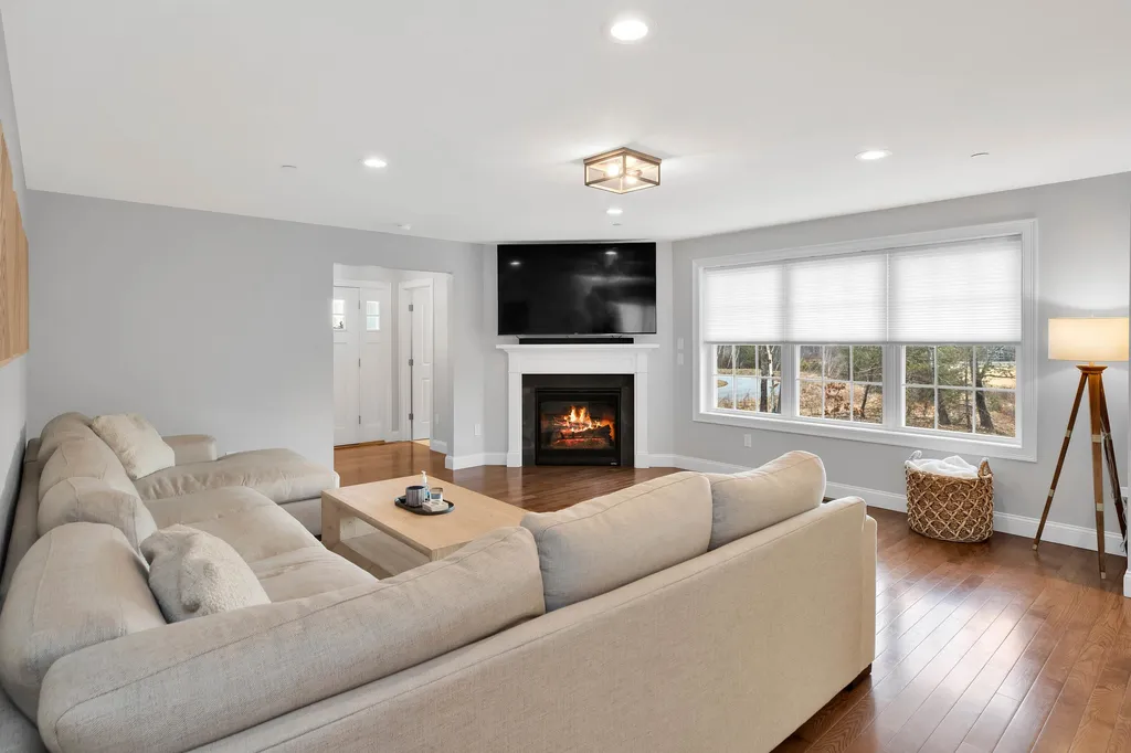4 Carlis Way Plaistow NH 03865